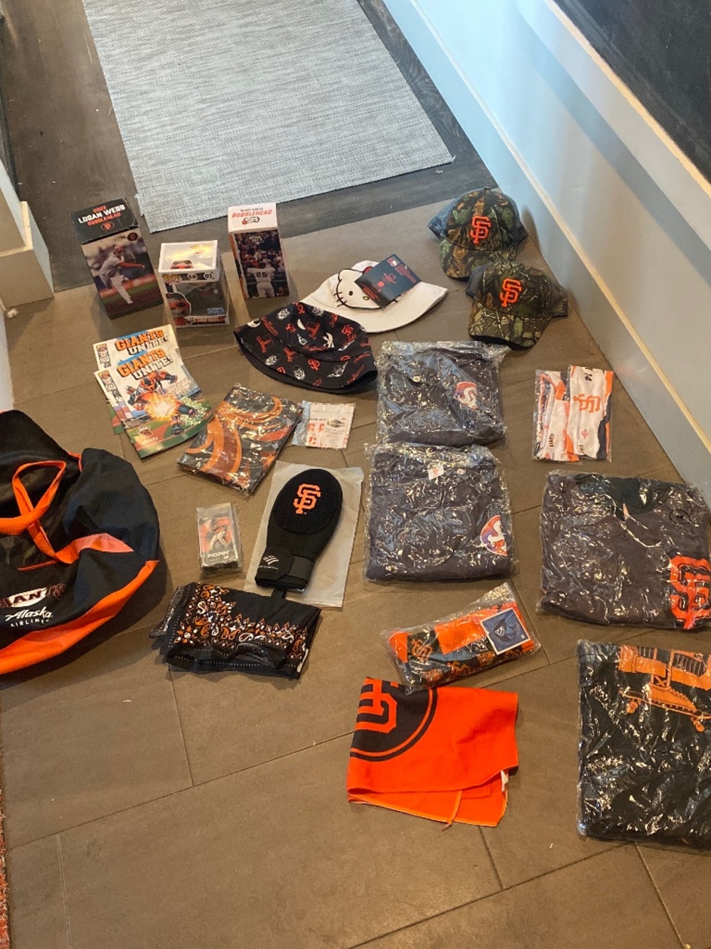 HUGE LOT OF MLB SF GIANTS STUFF!!